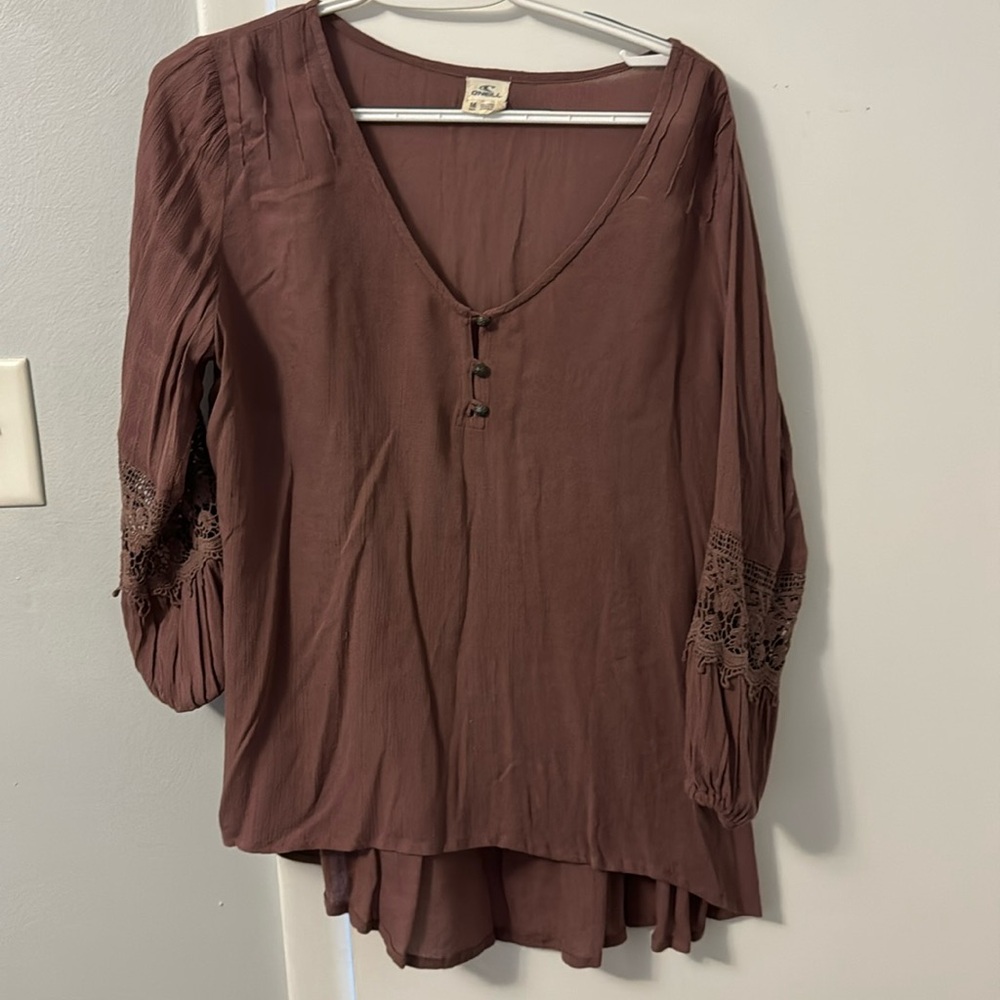 Oneil blouse with lace